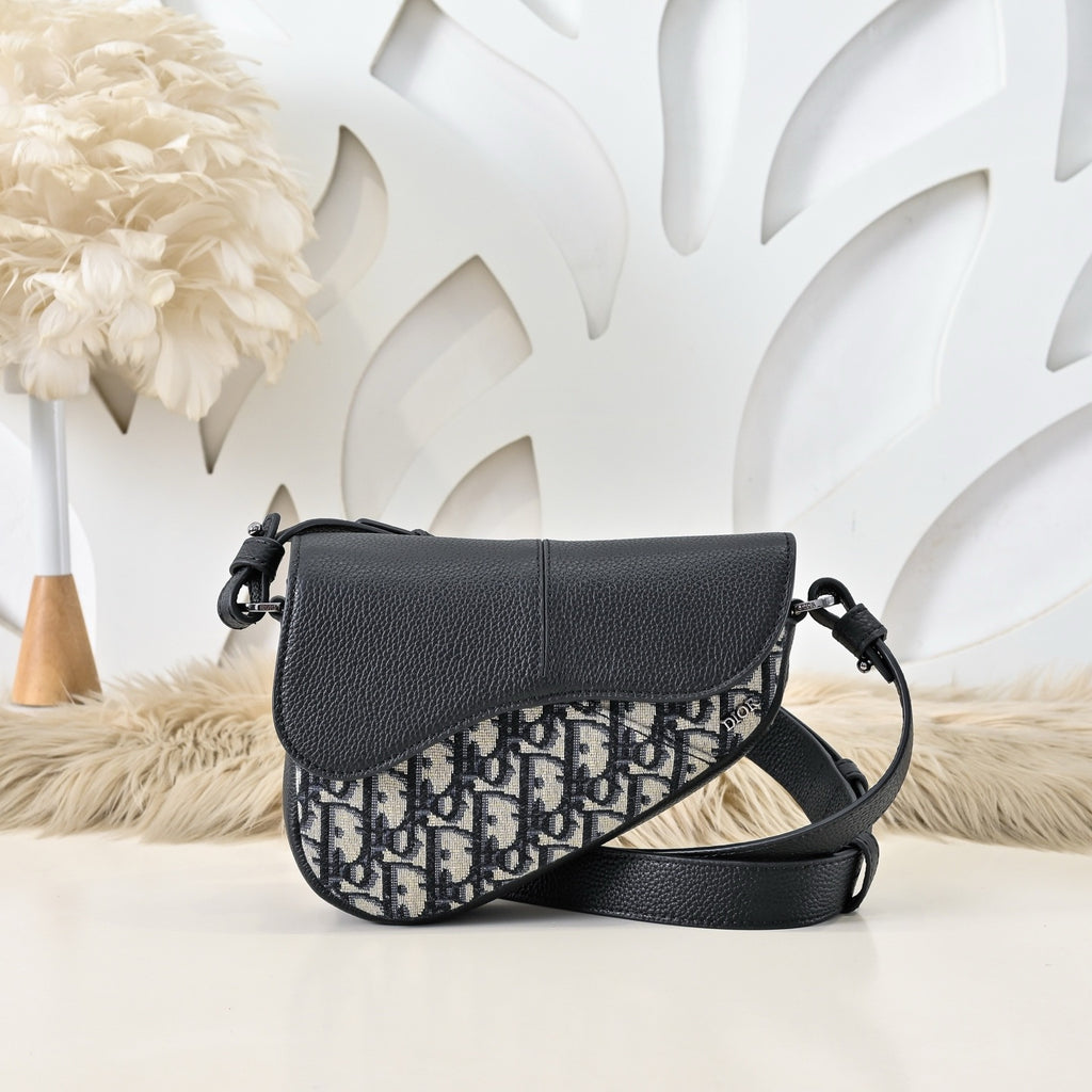 DIOR MESSENGER BAG