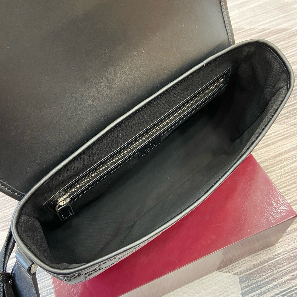 GUCCI MESSENGER BAG