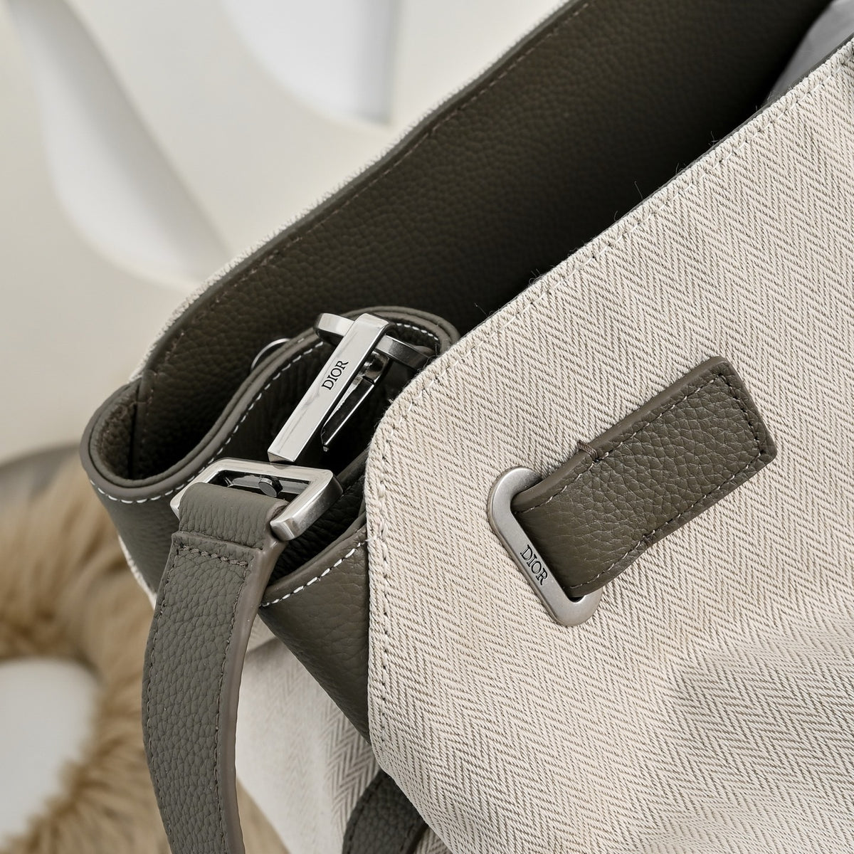 DIOR MESSENGER BAG
