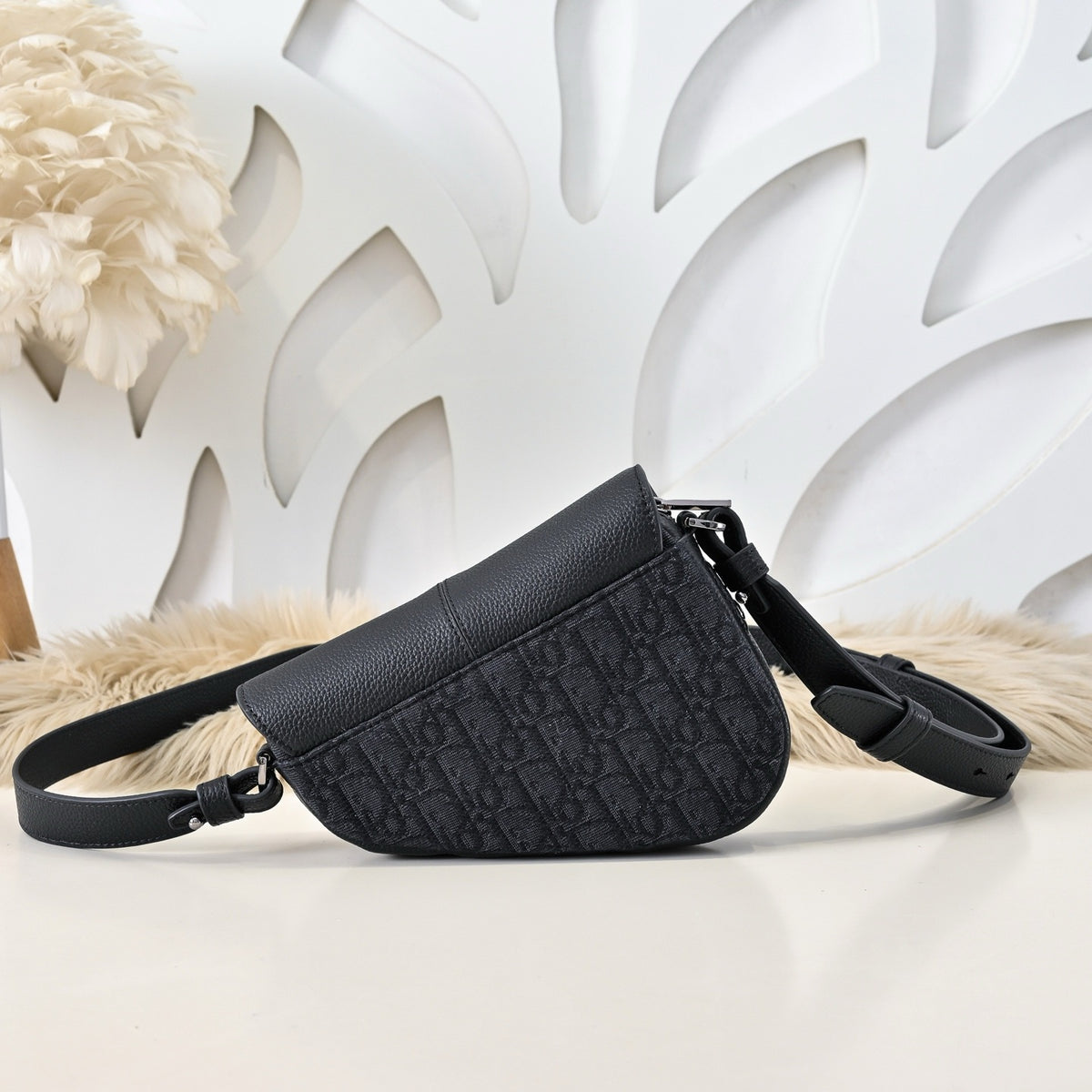 DIOR MESSENGER BAG