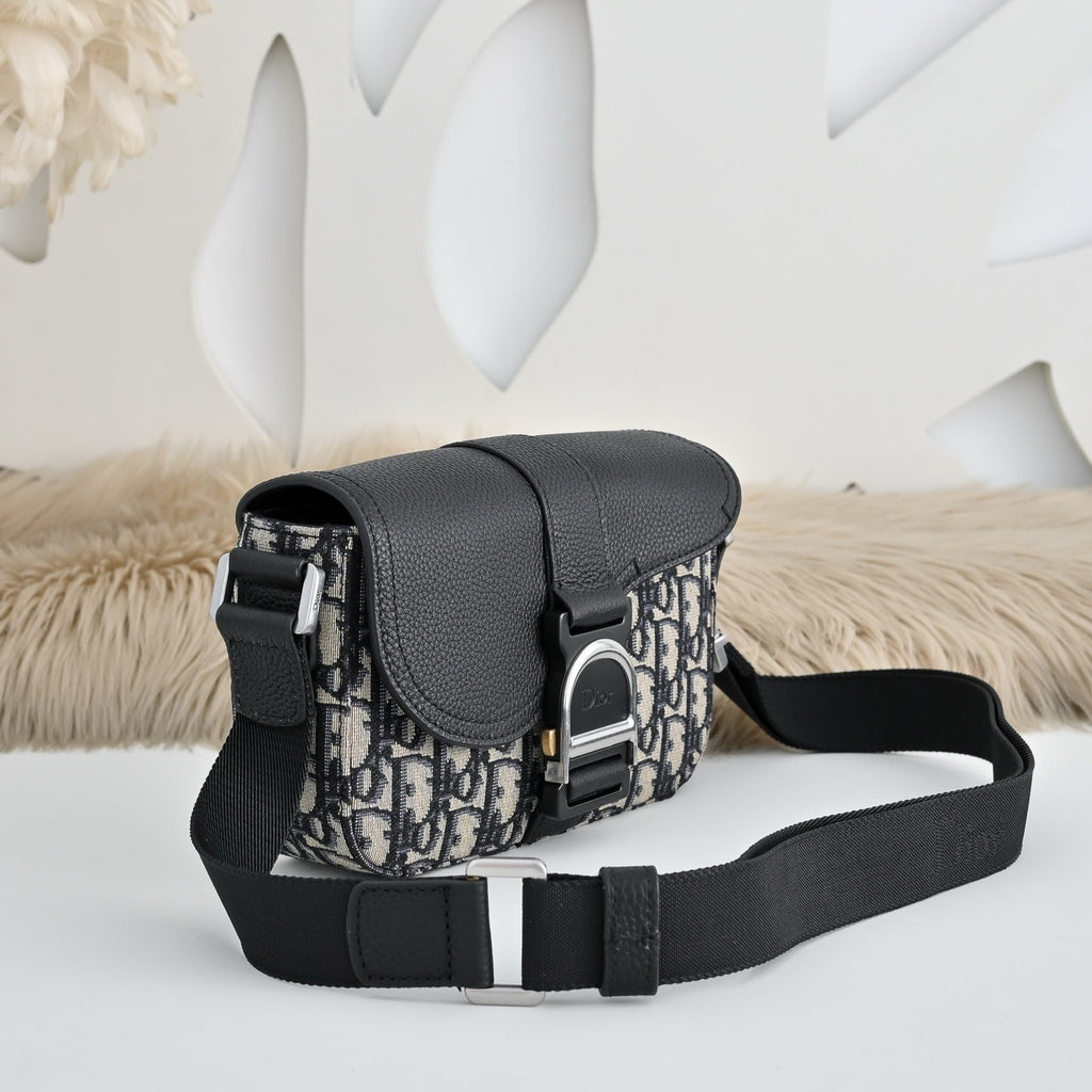 DIOR MESSENGER BAG