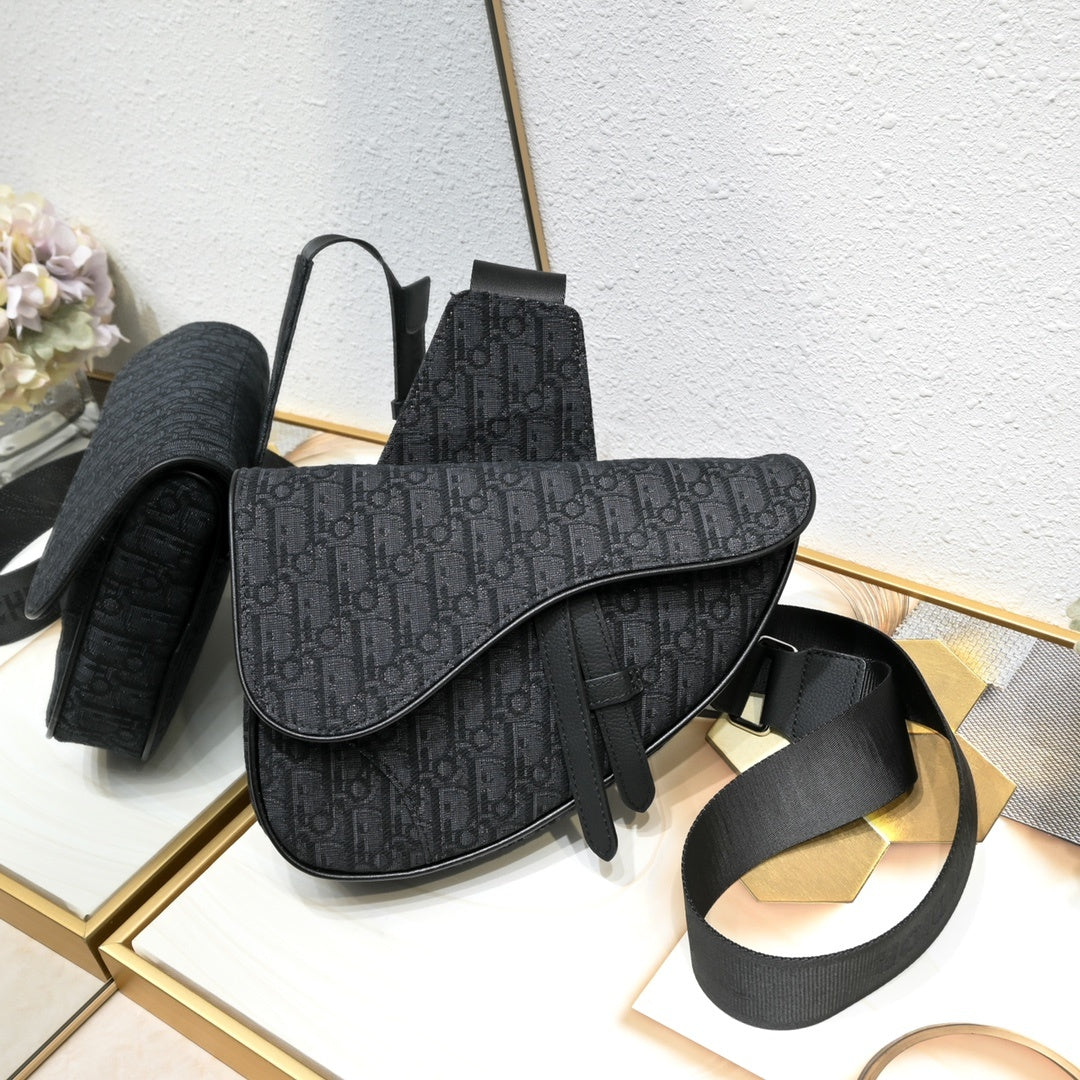 DIOR MESSENGER BAG