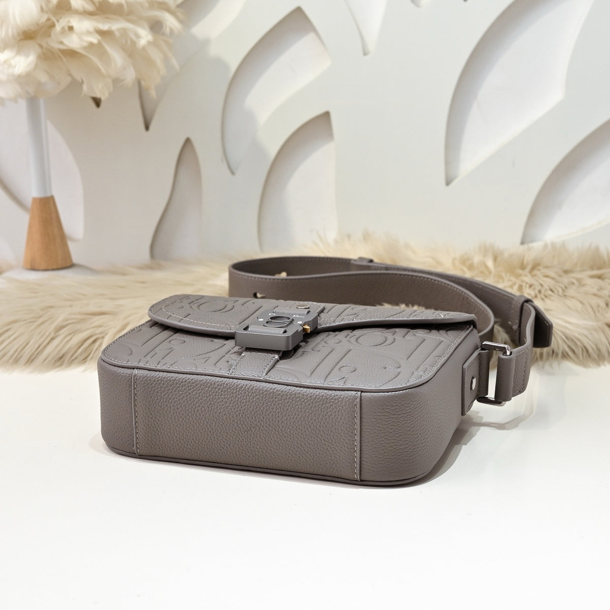 DIOR MESSENGER BAG