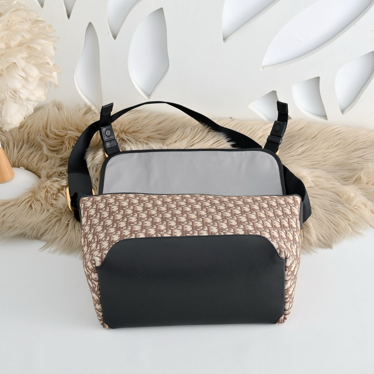 DIOR MESSENGER BAG