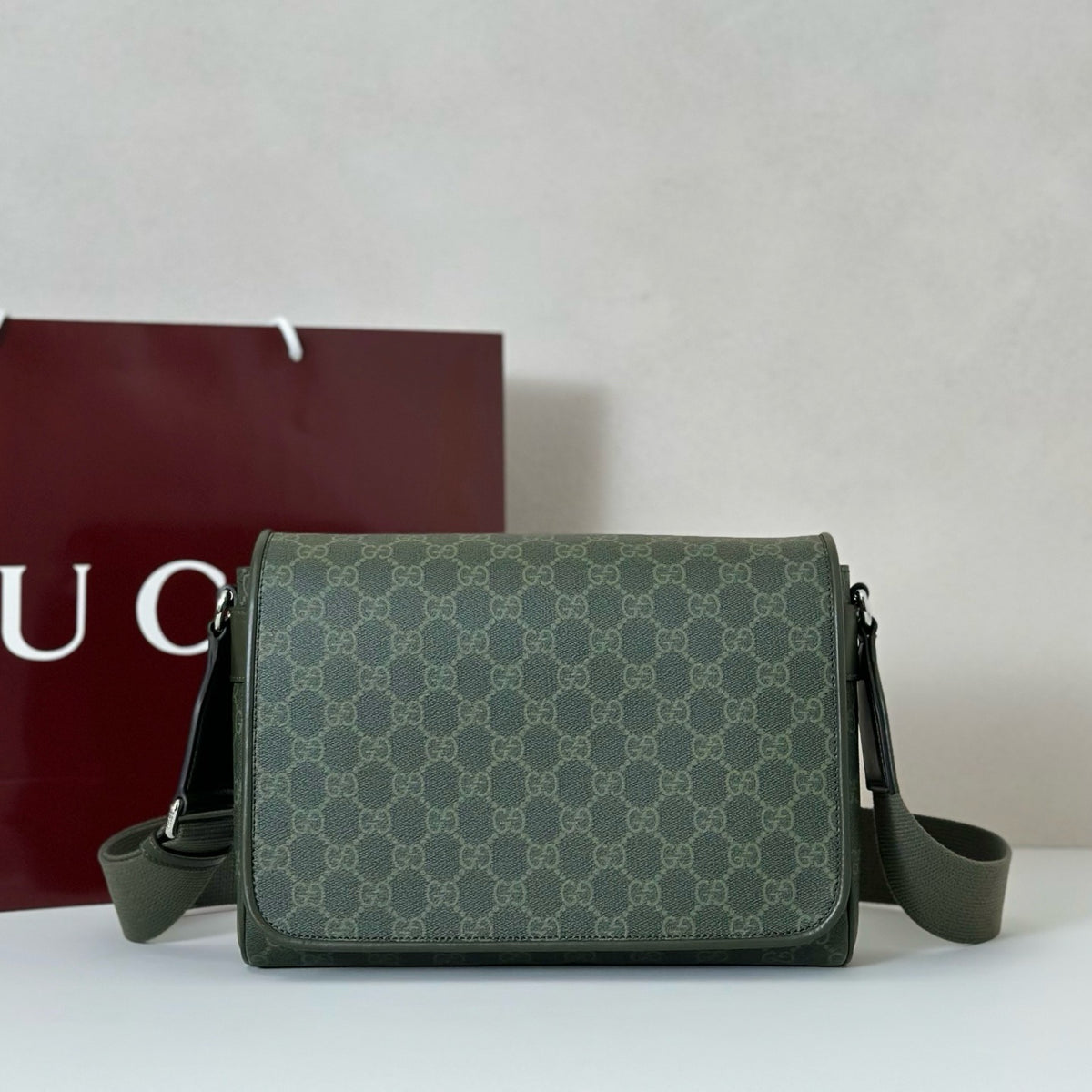 GUCCI MESSENGER BAG