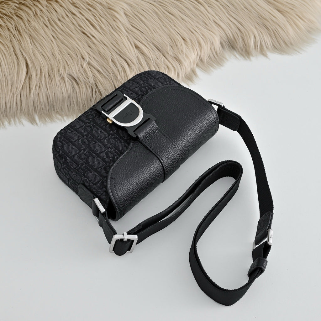 DIOR MESSENGER BAG