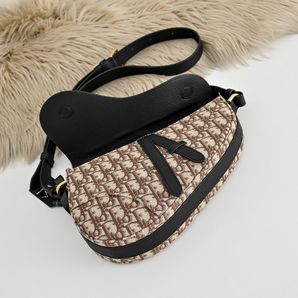 DIOR MESSENGER BAG