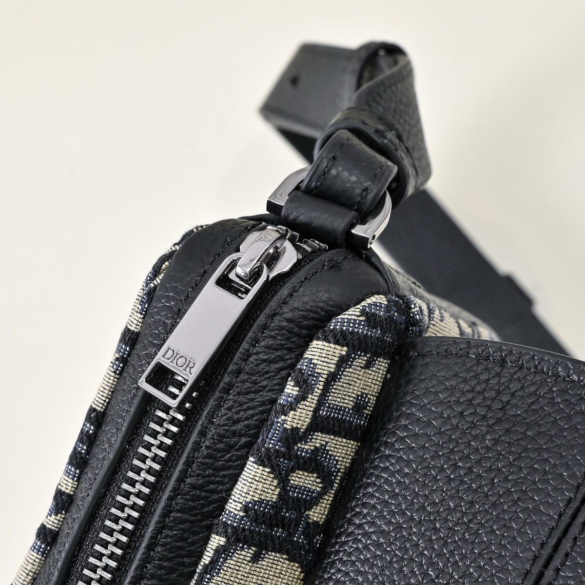 DIOR MESSENGER BAG