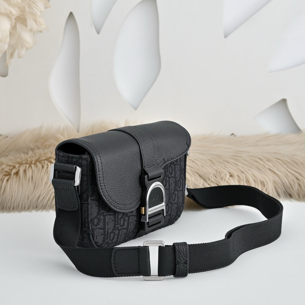 DIOR MESSENGER BAG