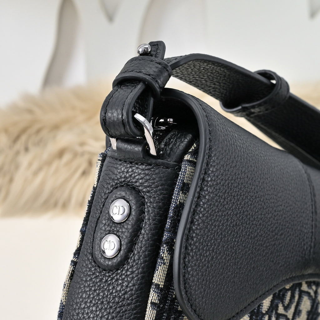 DIOR MESSENGER BAG