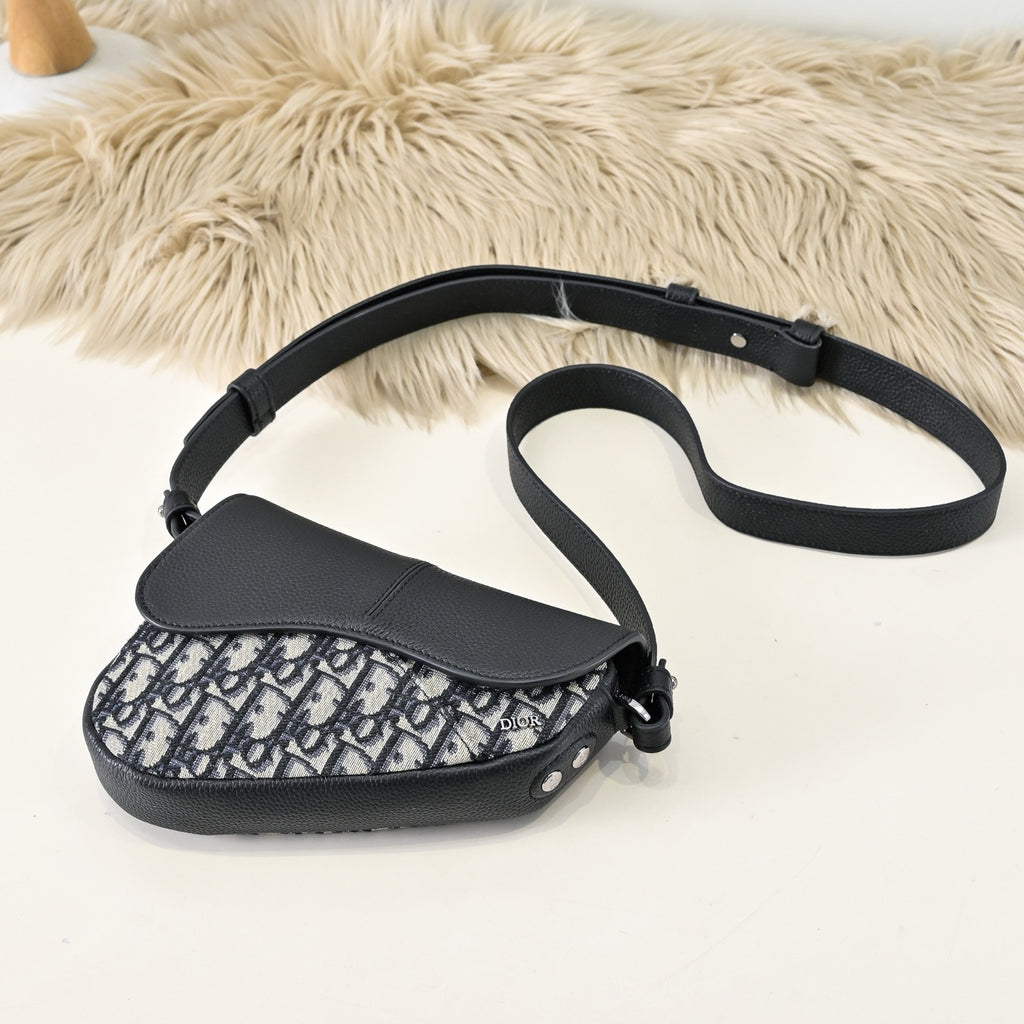 DIOR MESSENGER BAG