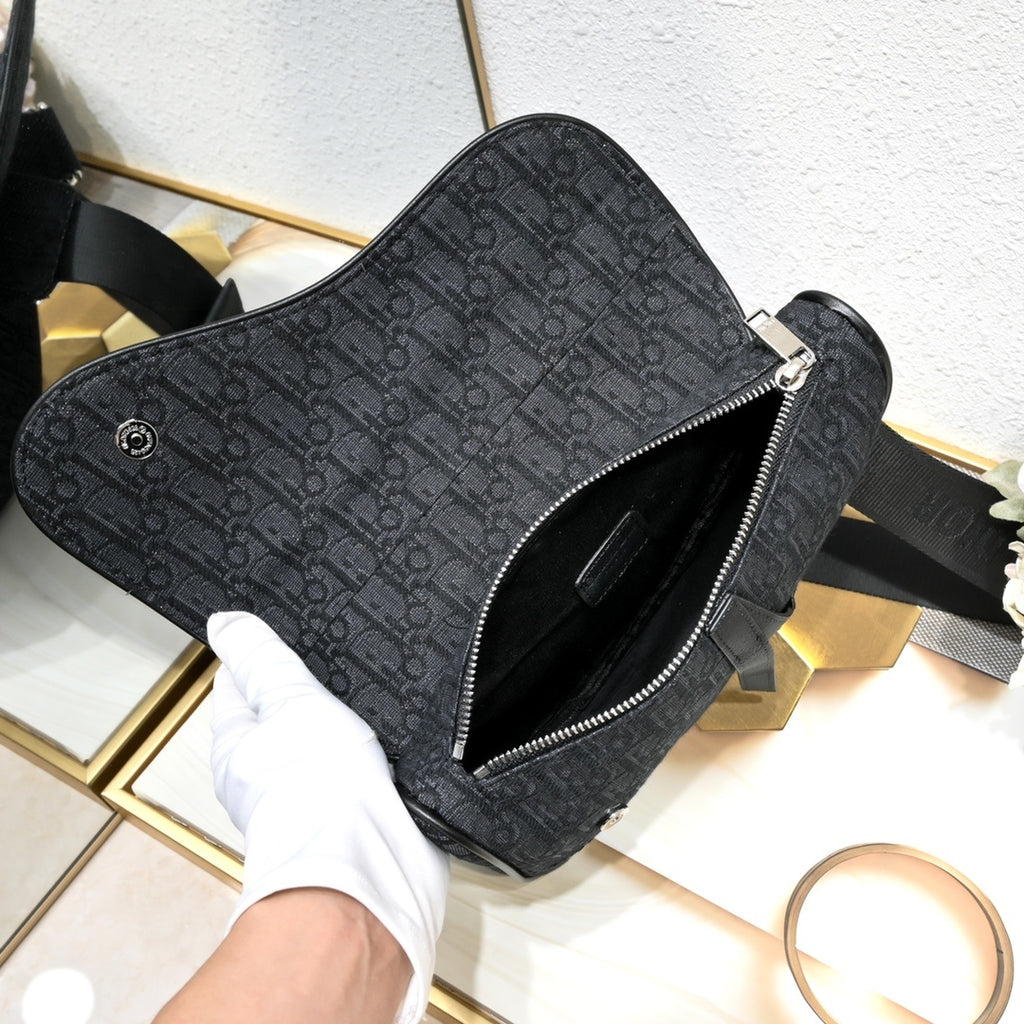 DIOR MESSENGER BAG