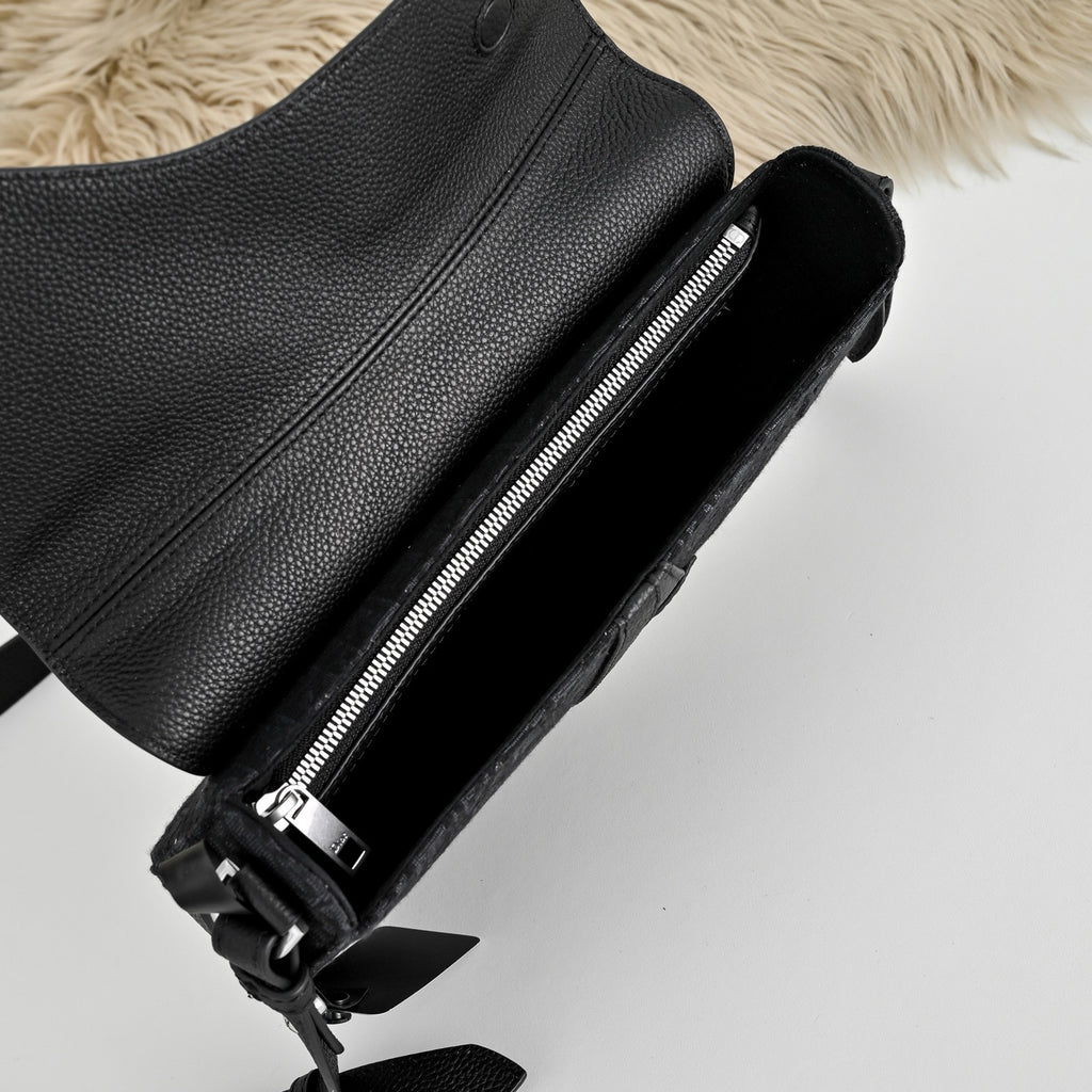 DIOR MESSENGER BAG